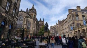 Read more about the article Enjoy Edinburgh